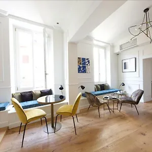 לינה וארוחת בוקר Parisii Luxury Relais, רומא